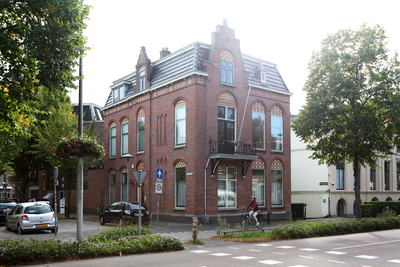 916017 Gezicht op het pand Maliestraat 26 te Utrecht, vanaf de Biltstraat.